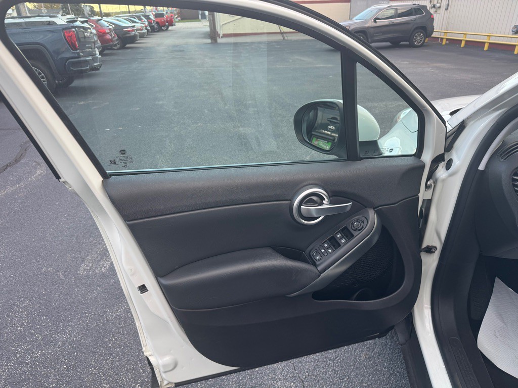 2017 FIAT 500 Image 21