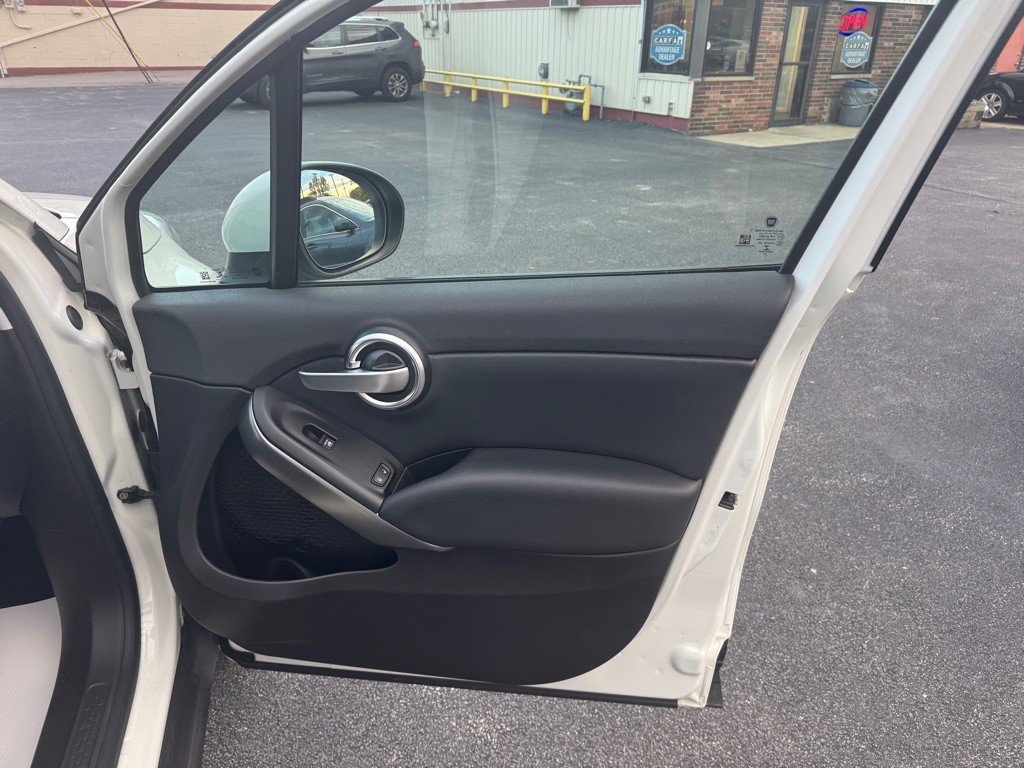 2017 FIAT 500 Image 22