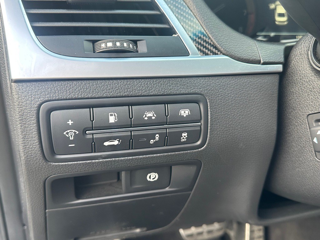 2018 Genesis G80 Image 10