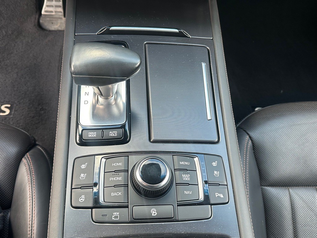 2018 Genesis G80 Image 12