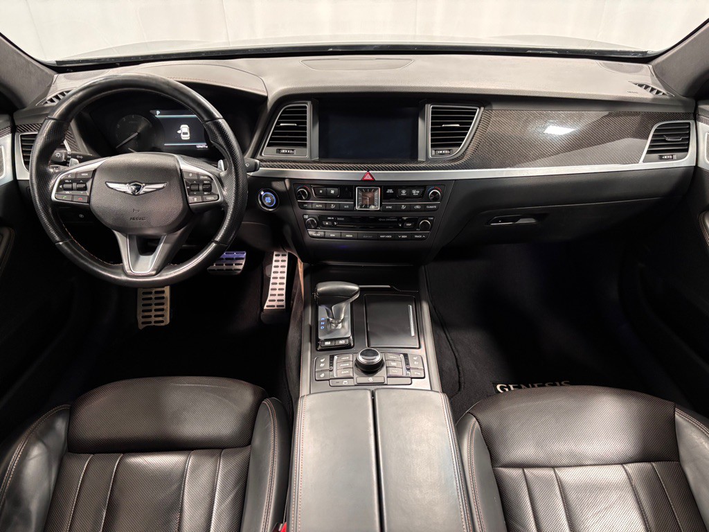 2018 Genesis G80 Image 16
