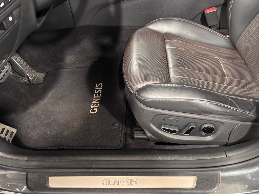 2018 Genesis G80 Image 19