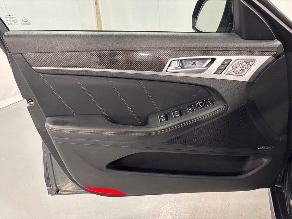 2018 Genesis G80 Image 22