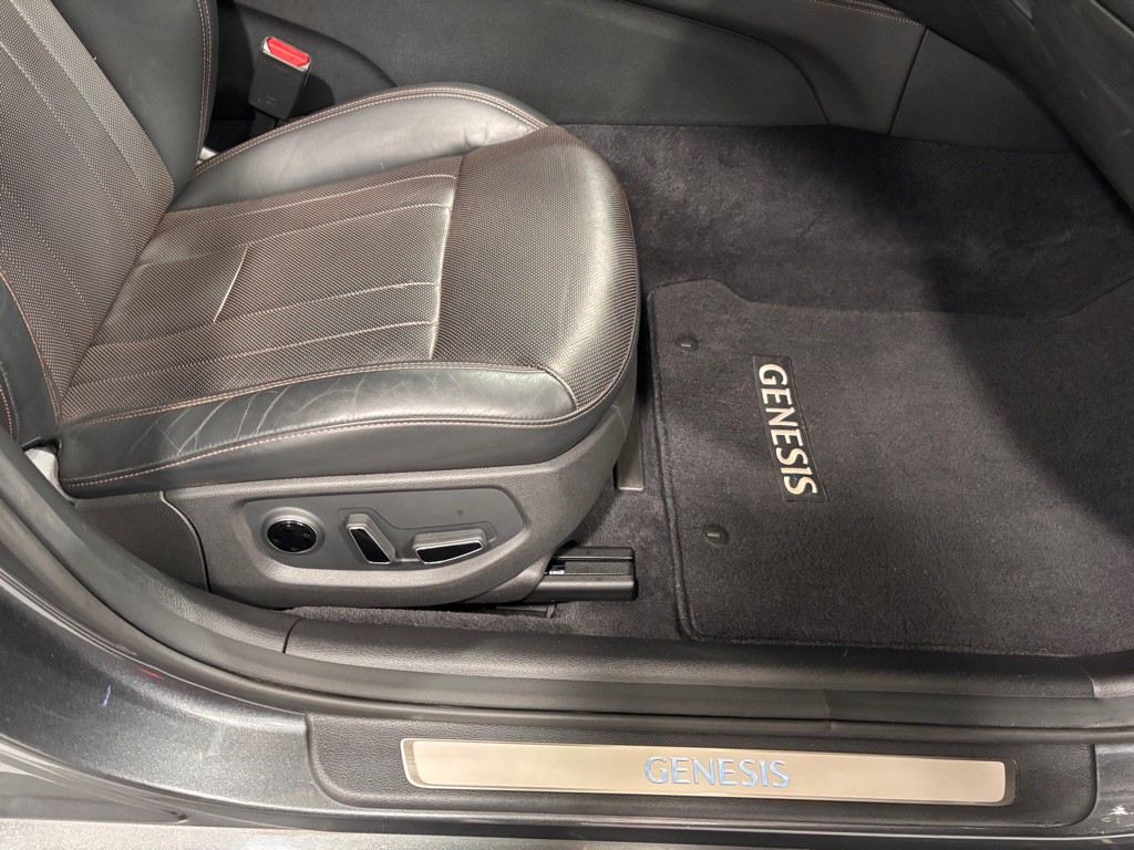 2018 Genesis G80 Image 24