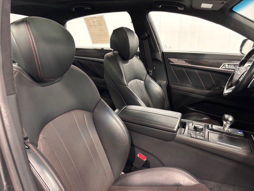 2018 Genesis G80 Image 25