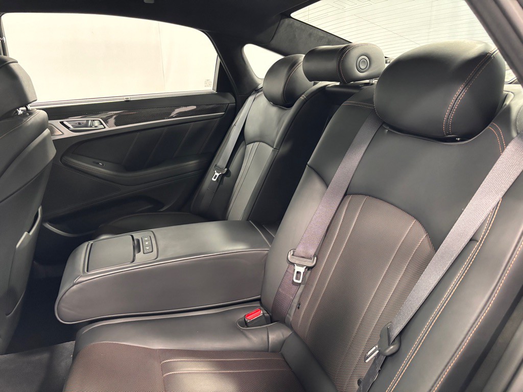 2018 Genesis G80 Image 28