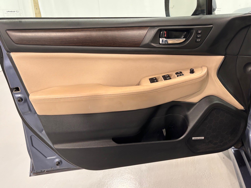 2016 Subaru Legacy Image 18