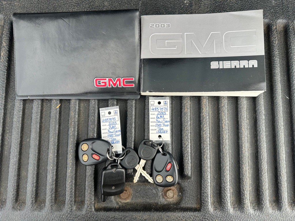 2003 GMC Sierra Image 23