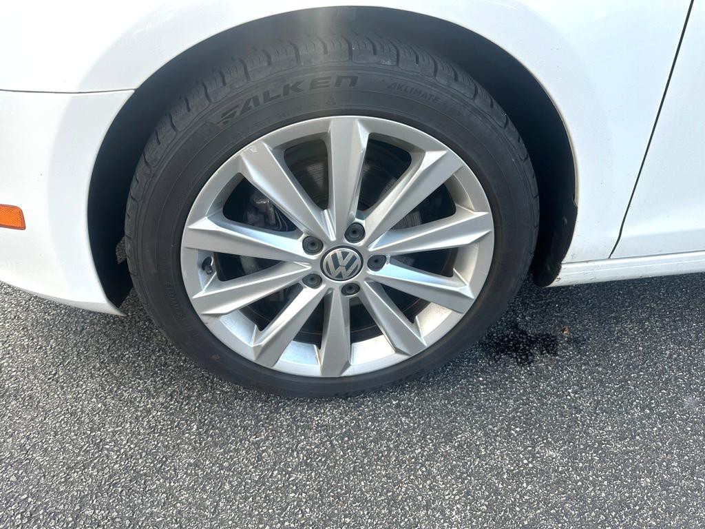 2013 Volkswagen Golf Image 10
