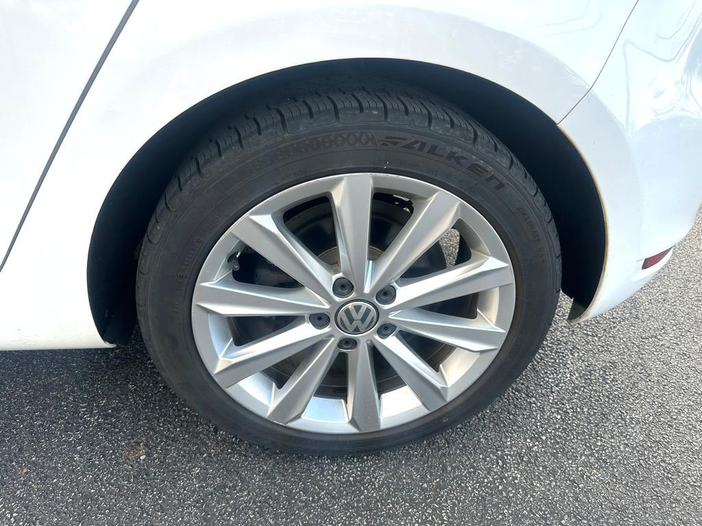 2013 Volkswagen Golf Image 11