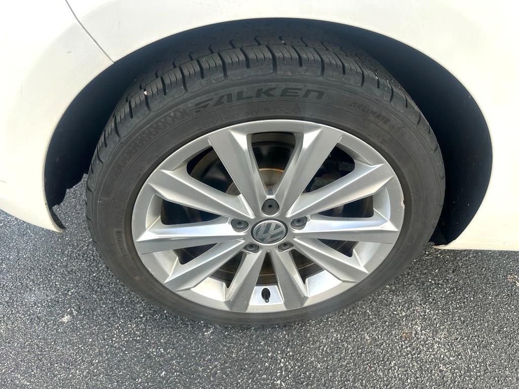 2013 Volkswagen Golf Image 13