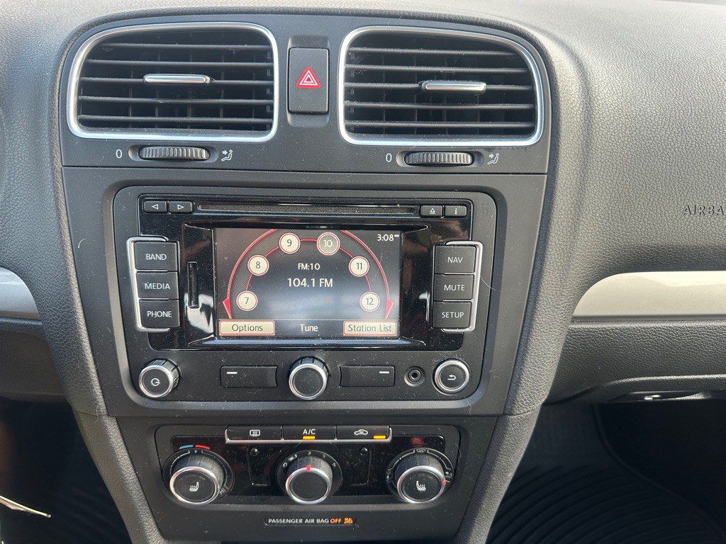 2013 Volkswagen Golf Image 17