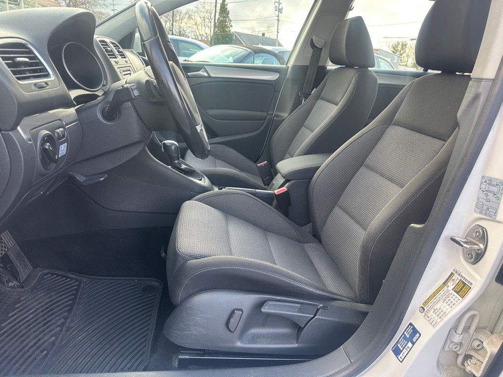 2013 Volkswagen Golf Image 21