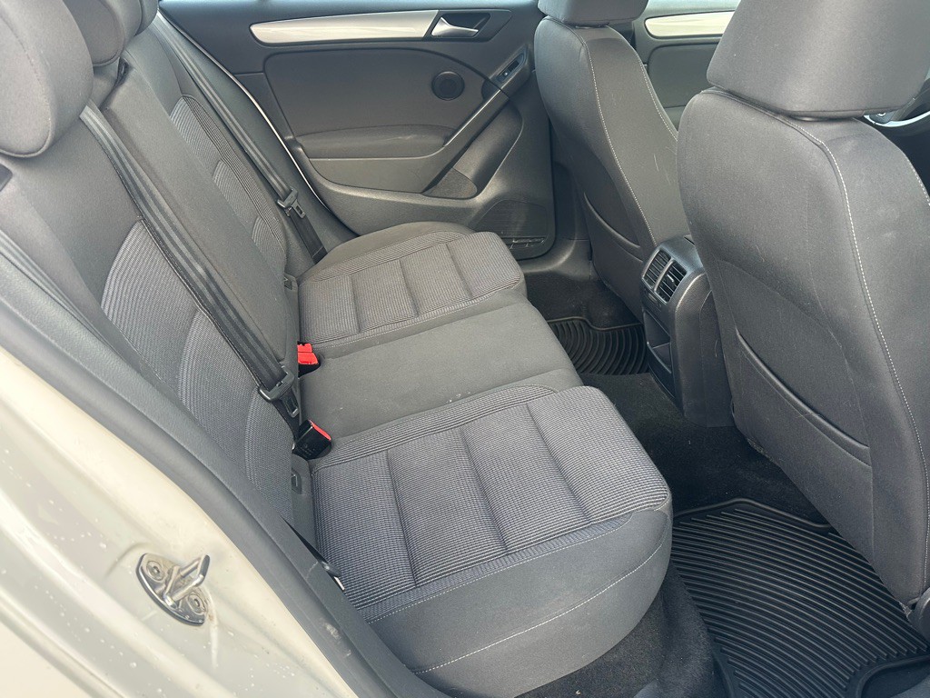 2013 Volkswagen Golf Image 25