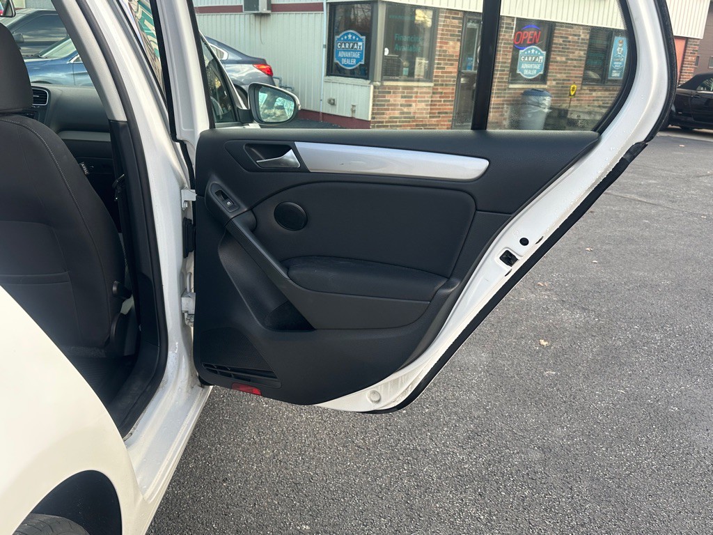 2013 Volkswagen Golf Image 26