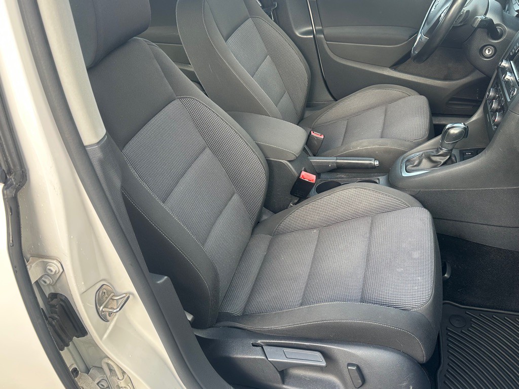 2013 Volkswagen Golf Image 27