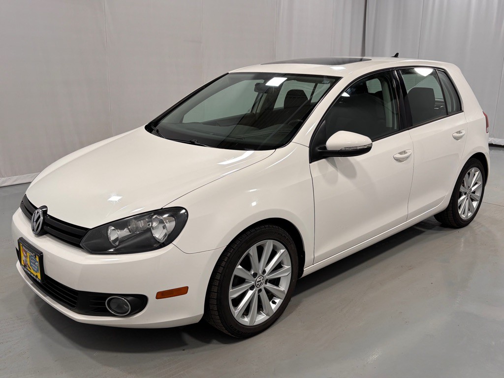 2013 Volkswagen Golf Image 1