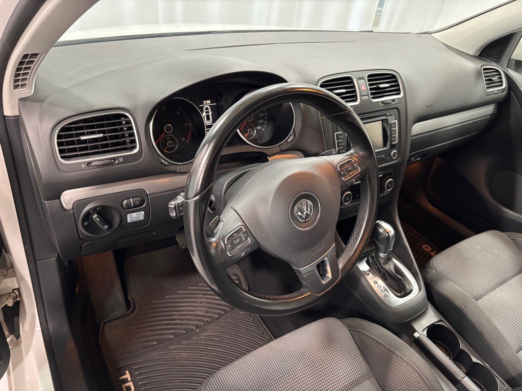 2013 Volkswagen Golf Image 9
