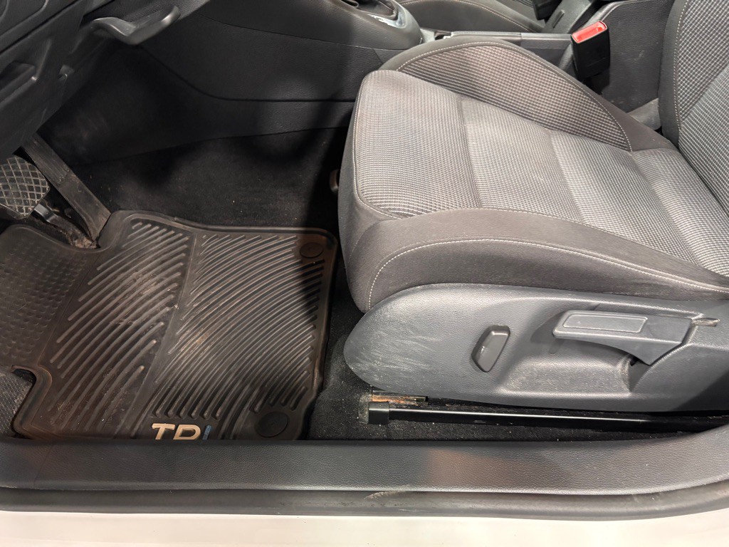 2013 Volkswagen Golf Image 11