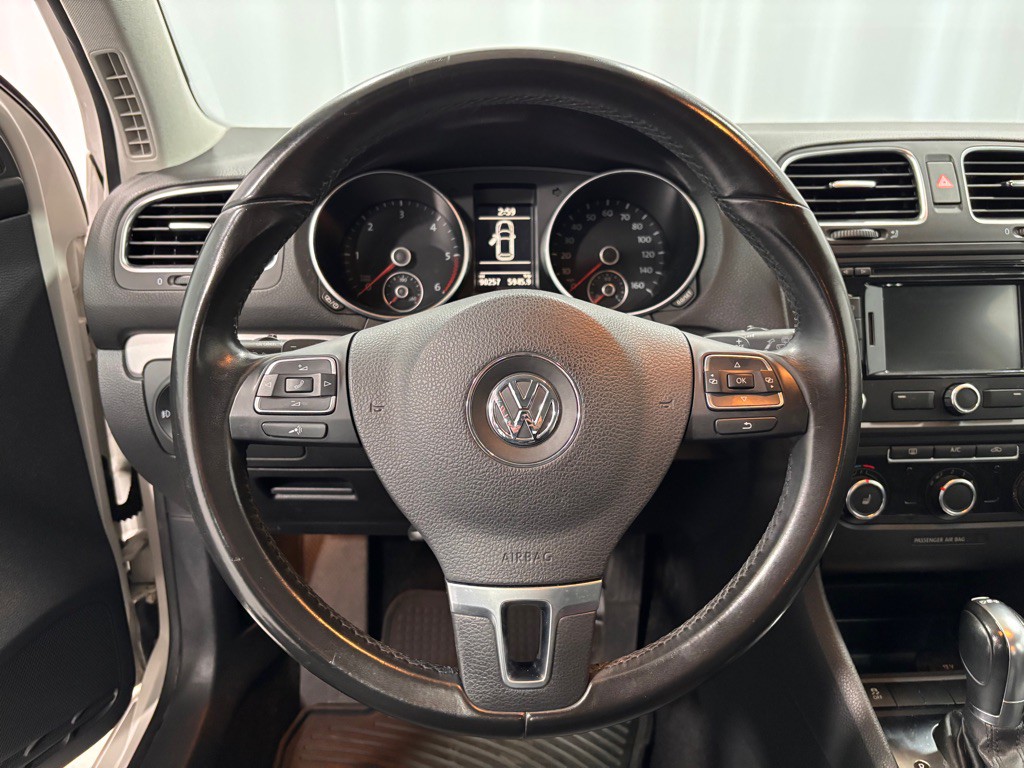 2013 Volkswagen Golf Image 13