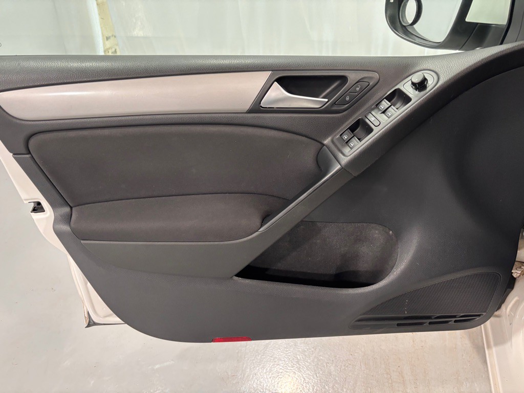 2013 Volkswagen Golf Image 16