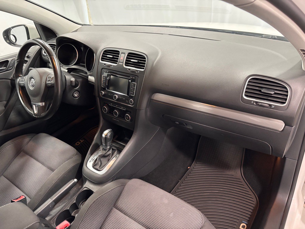 2013 Volkswagen Golf Image 17