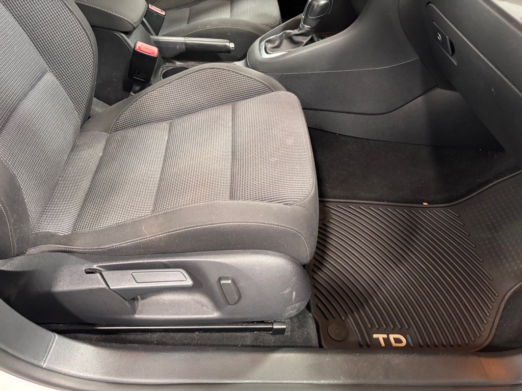 2013 Volkswagen Golf Image 18