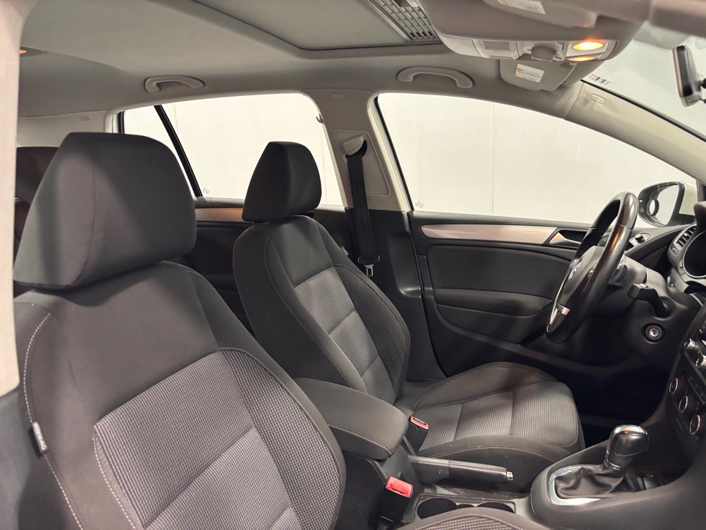 2013 Volkswagen Golf Image 19