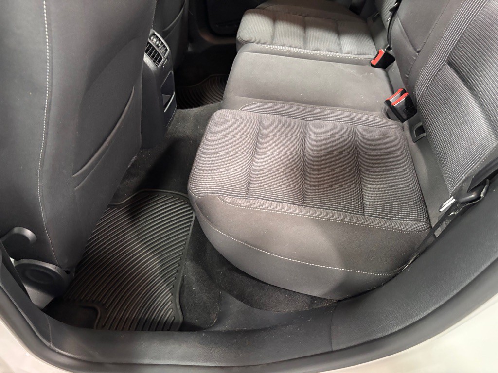 2013 Volkswagen Golf Image 21