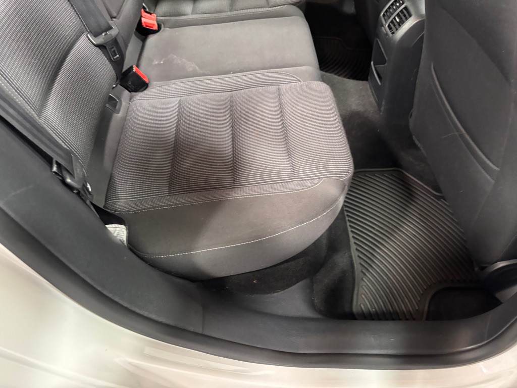 2013 Volkswagen Golf Image 24