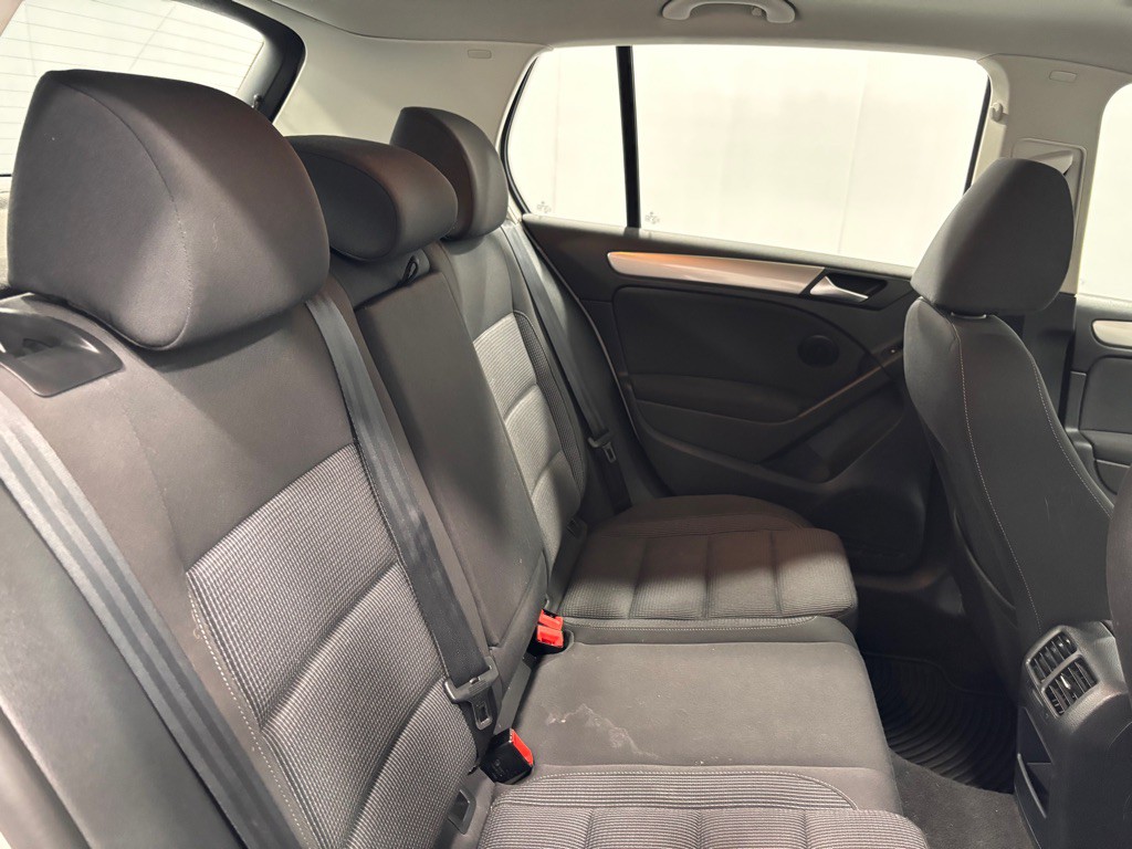 2013 Volkswagen Golf Image 25