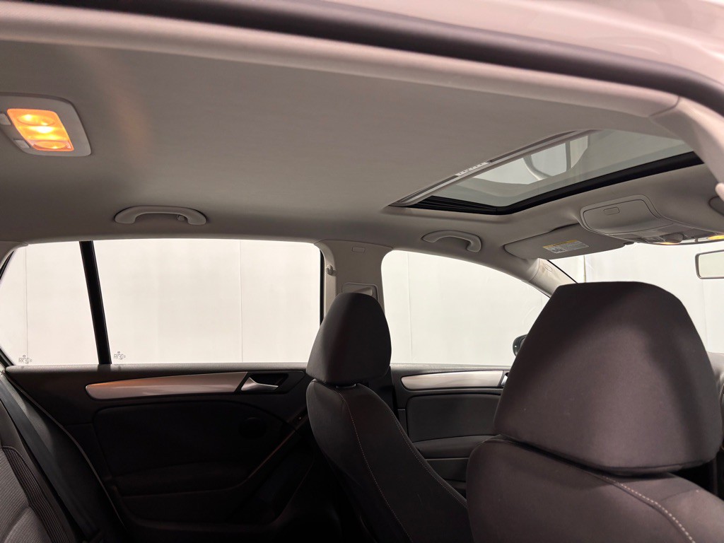 2013 Volkswagen Golf Image 26