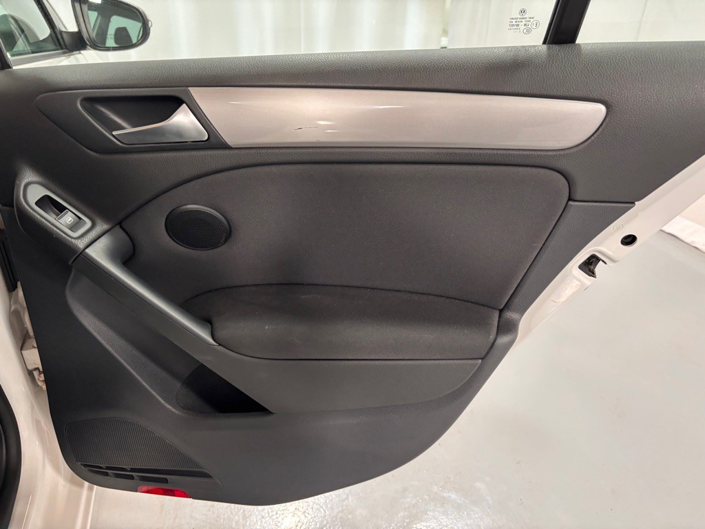 2013 Volkswagen Golf Image 27