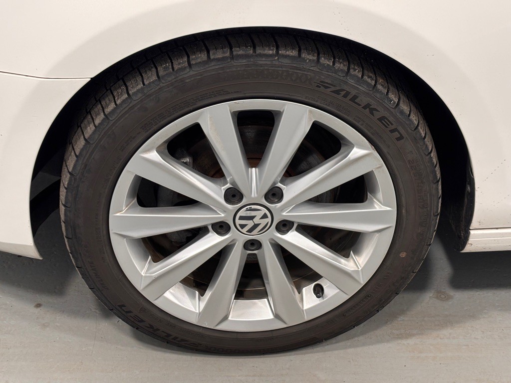 2013 Volkswagen Golf Image 30