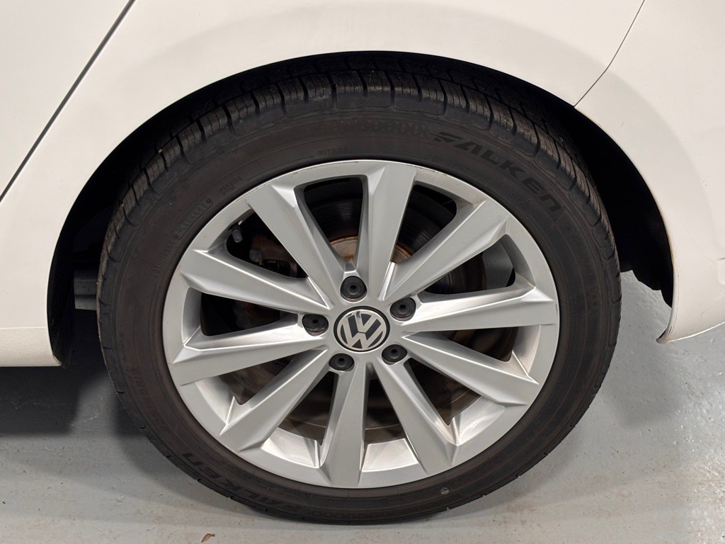 2013 Volkswagen Golf Image 31