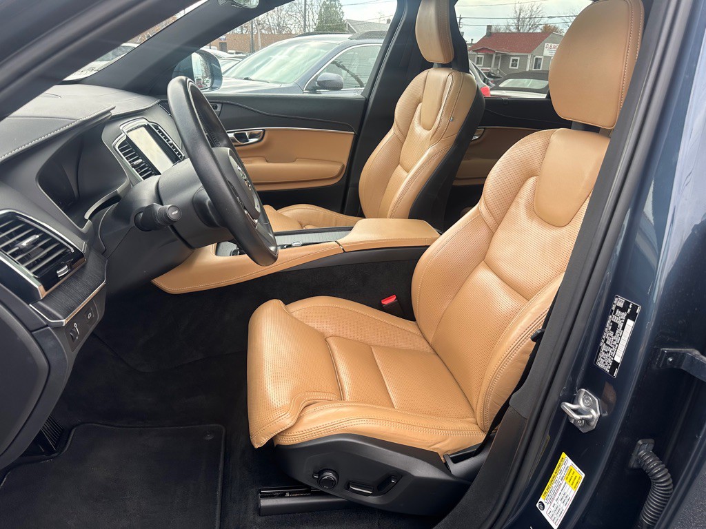 2021 Volvo XC90 Image 8