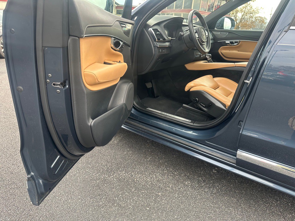 2021 Volvo XC90 Image 9