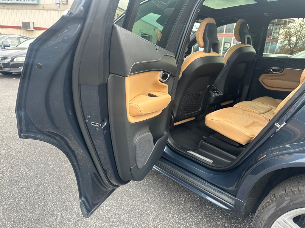 2021 Volvo XC90 Image 11
