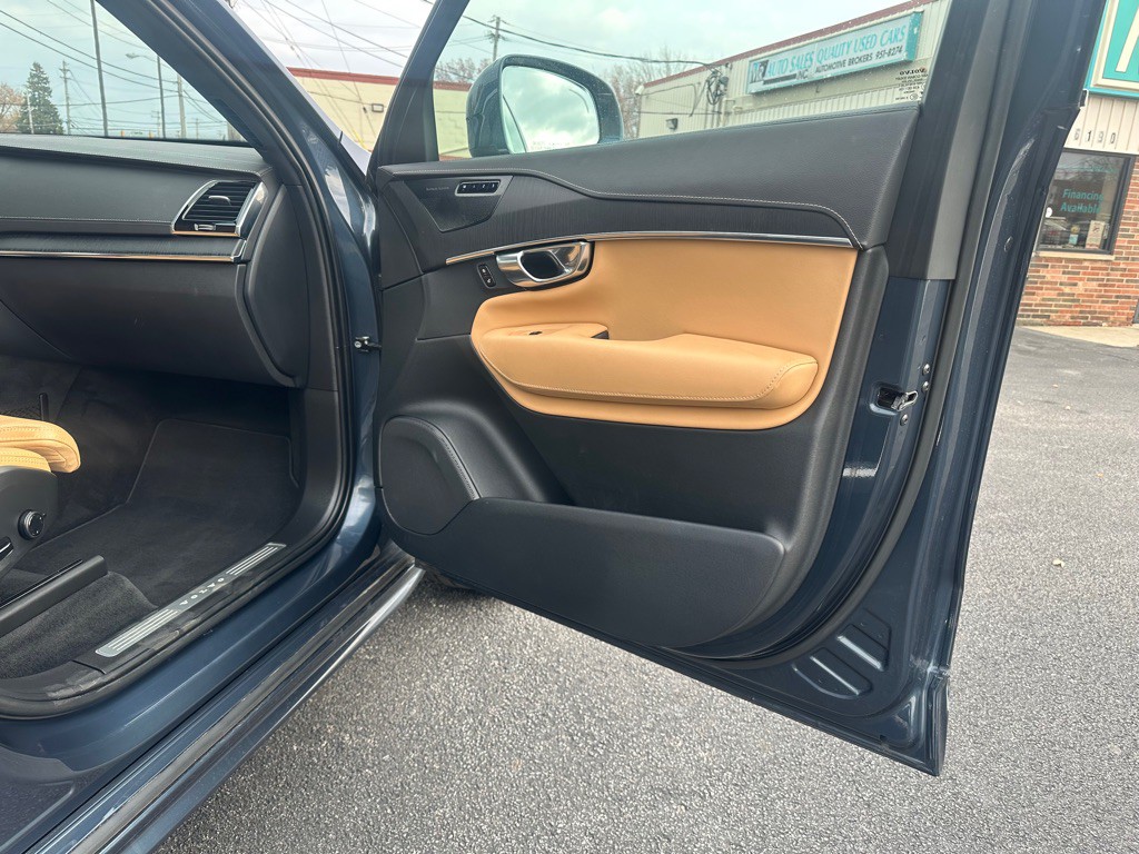 2021 Volvo XC90 Image 13
