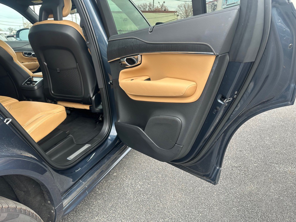2021 Volvo XC90 Image 16
