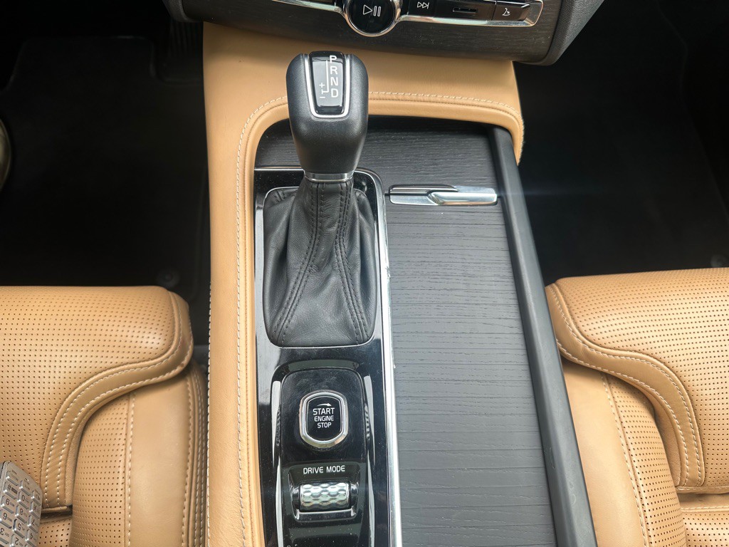 2021 Volvo XC90 Image 17