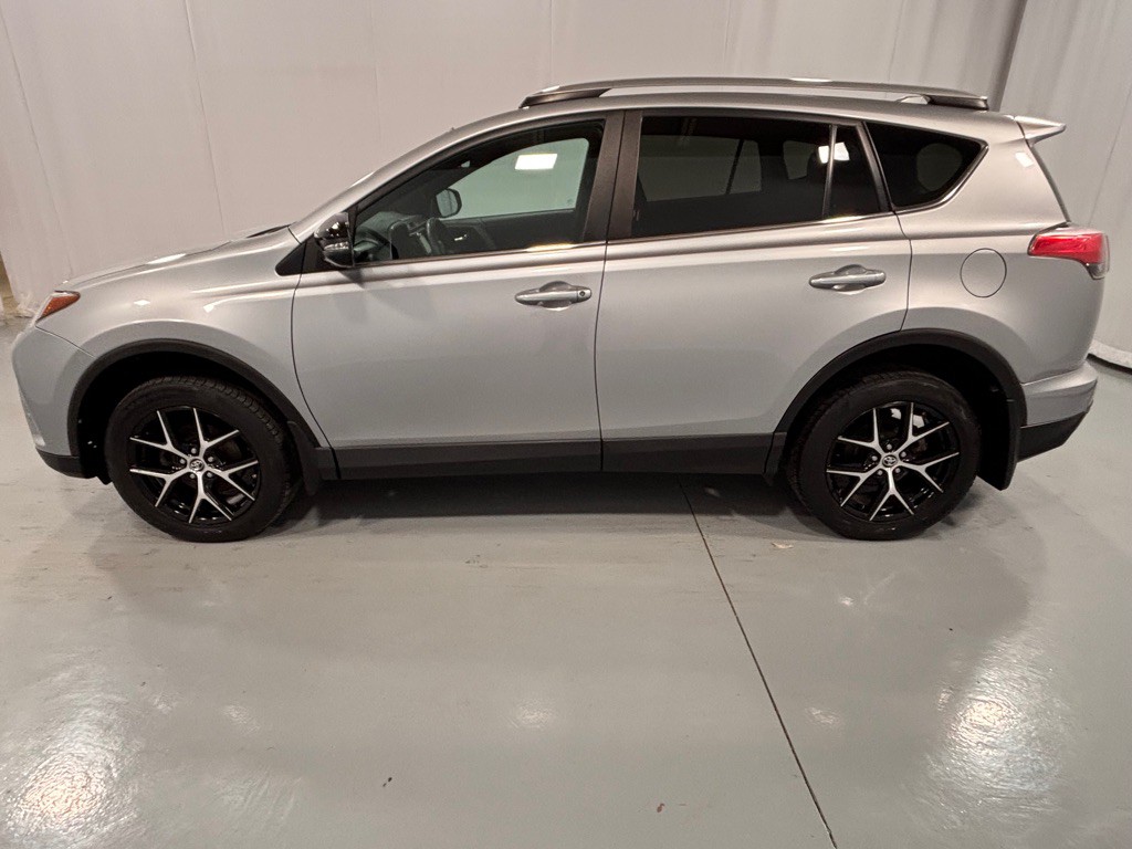 2017 Toyota Rav4 Image 8