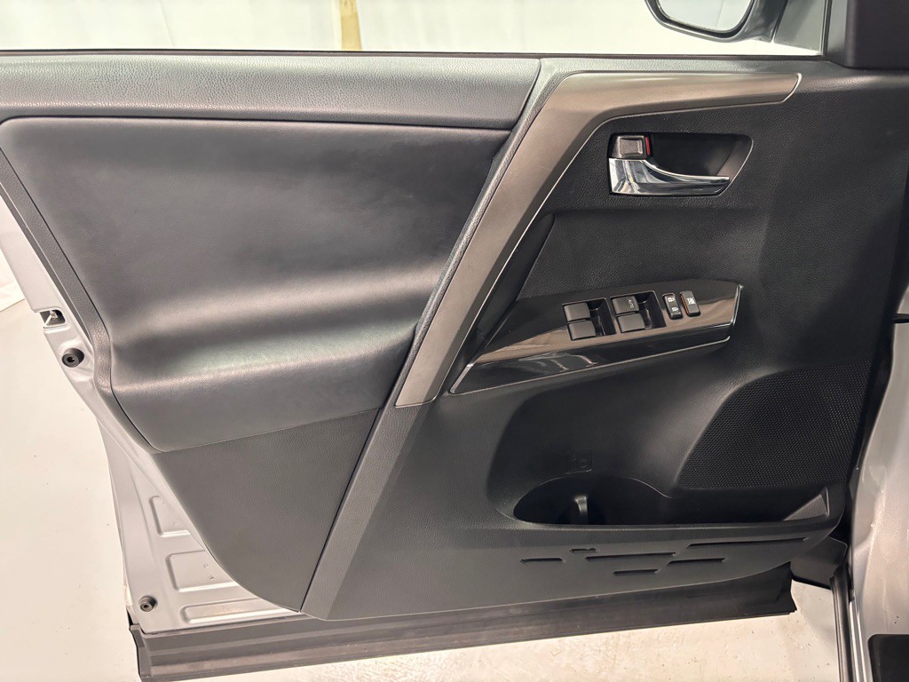 2017 Toyota Rav4 Image 16