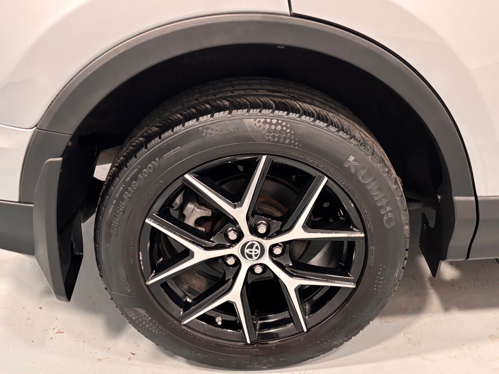 2017 Toyota Rav4 Image 32