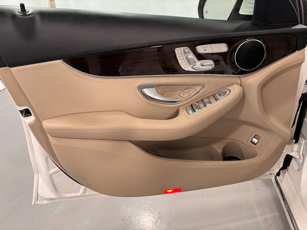 2017 Mercedes-Benz C-Class Image 16