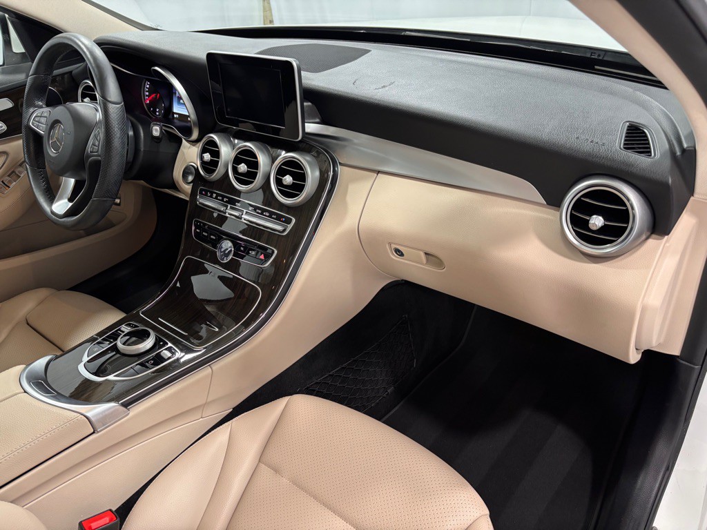 2017 Mercedes-Benz C-Class Image 17