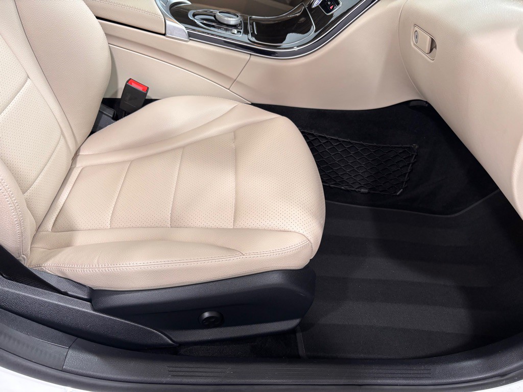 2017 Mercedes-Benz C-Class Image 18