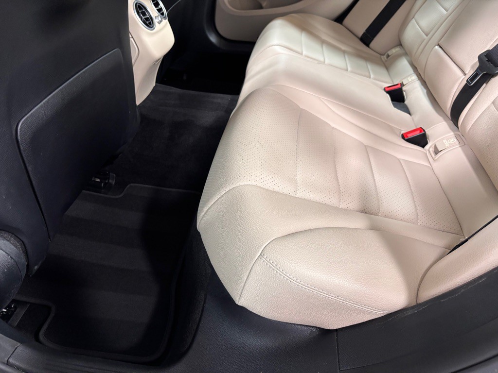 2017 Mercedes-Benz C-Class Image 21