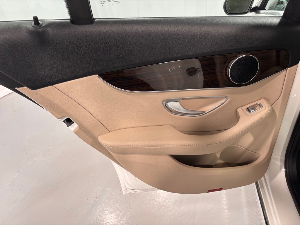 2017 Mercedes-Benz C-Class Image 23