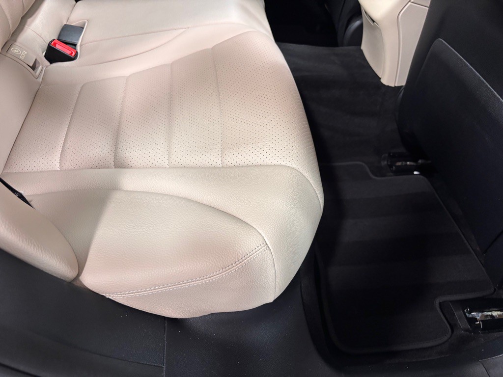 2017 Mercedes-Benz C-Class Image 24